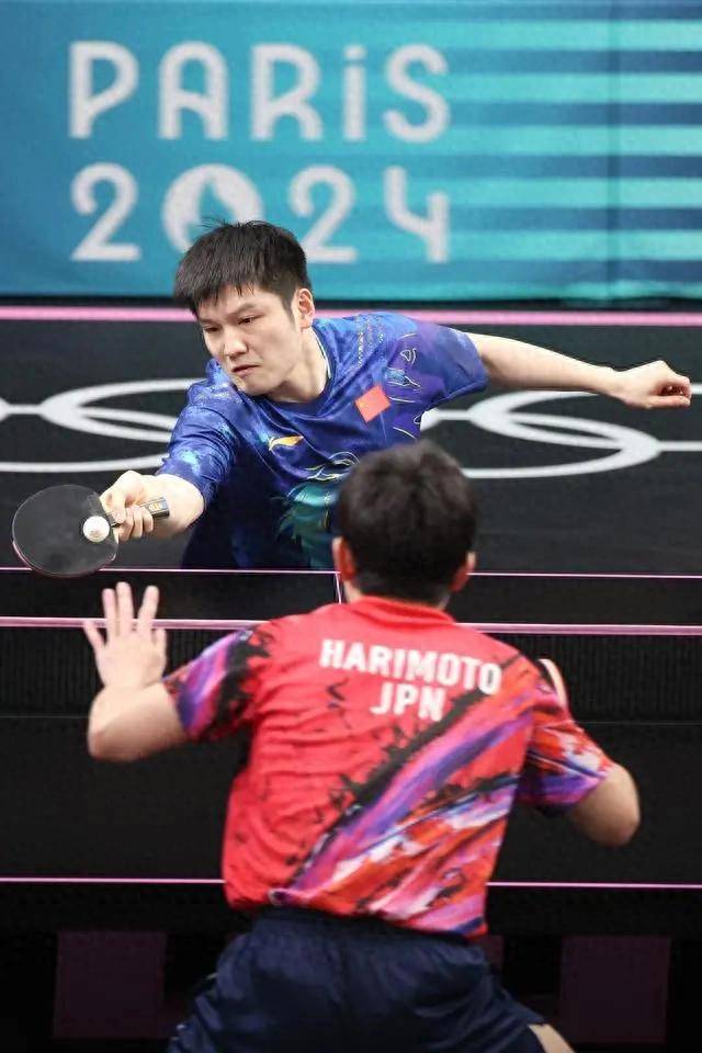 包含瑞典乒乓球队鏖战法国乒乓球队，张本智和爆发神勇的词条