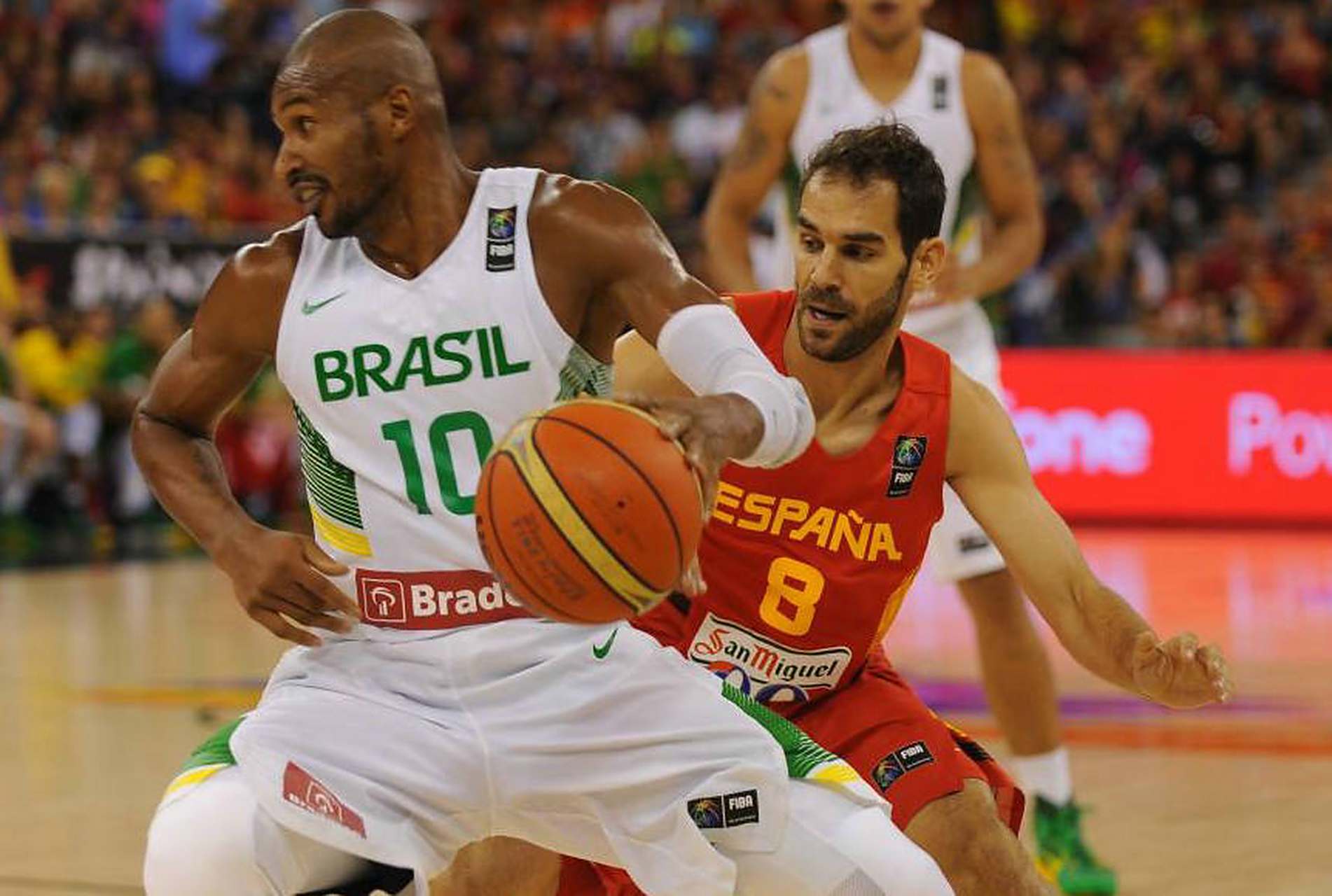 关于美国男篮鏖战阿根廷男篮,哈里斯三分雨点燃全场的信息 关于美国男篮鏖战阿根廷男篮,哈里斯三分雨点燃全场的信息