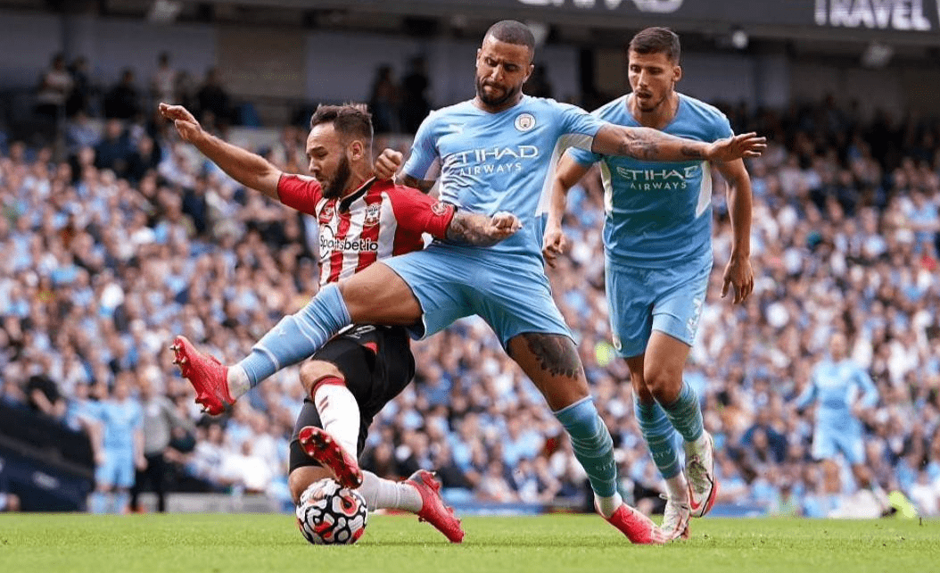 包含圣埃蒂安客场大胜，积分榜上升的词条