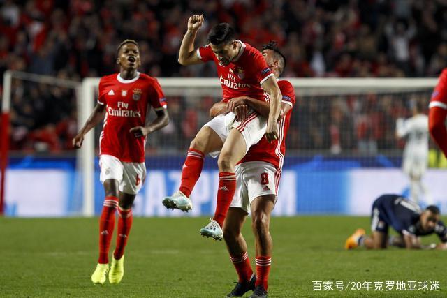 拉瓦乌获得宝贵三分，晋级淘汰赛