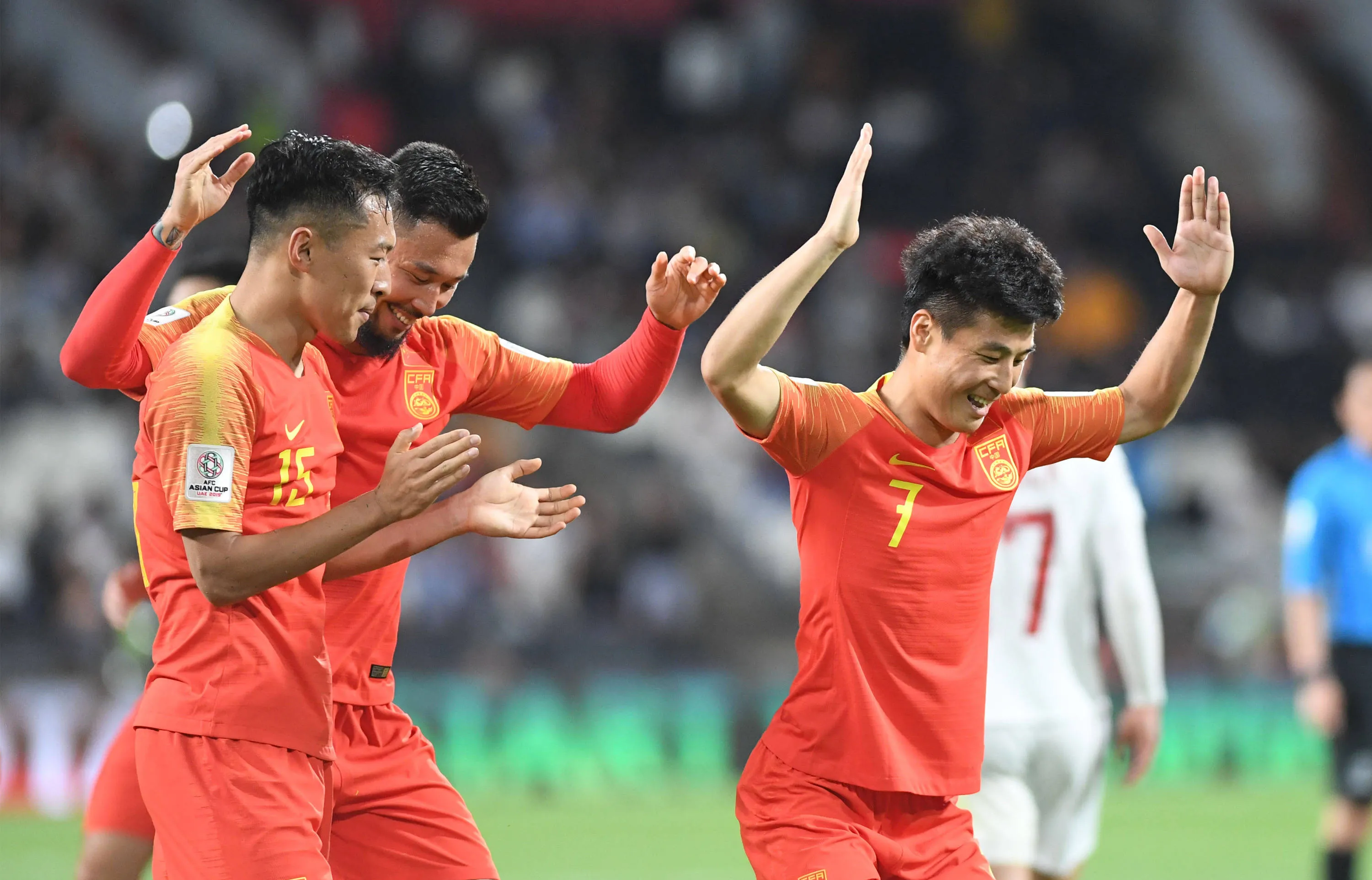 国内足球巨头对决，悬念不断！的简单介绍