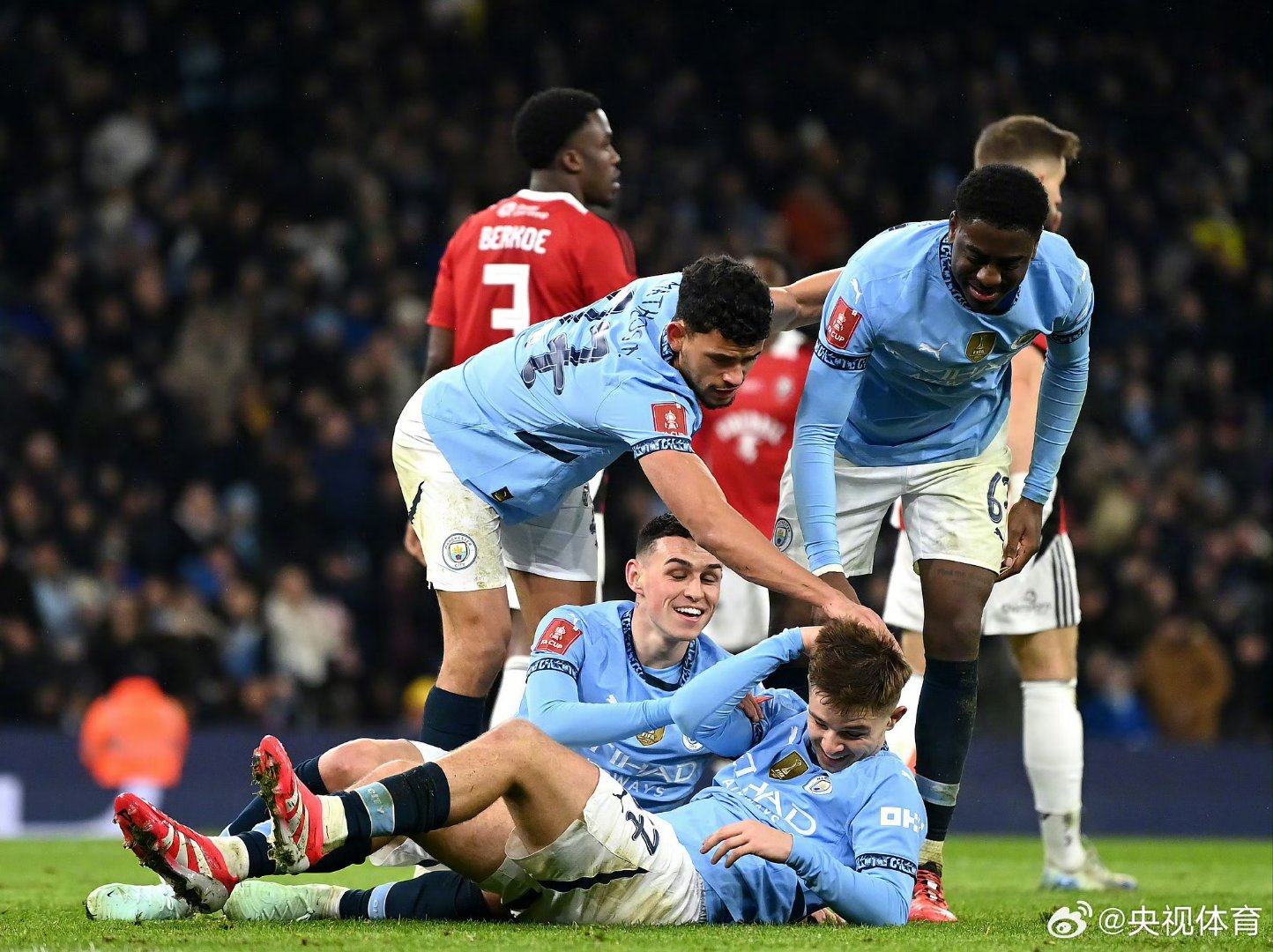 曼城客场不敌埃弗顿，领跑英超被追平