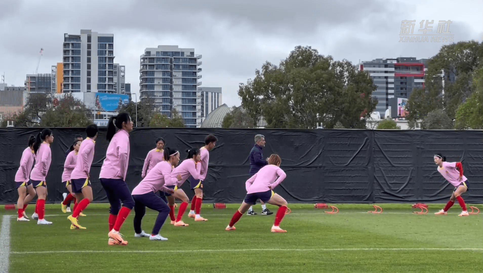 关于球队备战金杯赛，国家女足训练热情高涨的信息