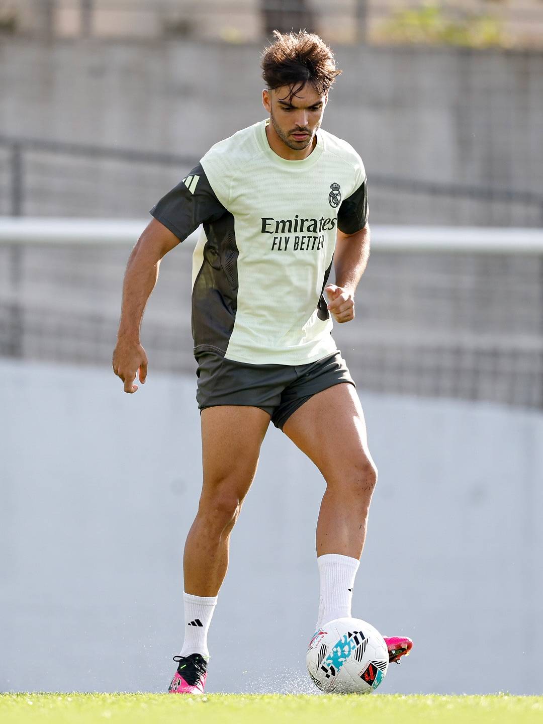 皇家马德里后防线集体表现出色,助球队保持领先的简单介绍 皇家马德里后防线集体表现出色,助球队保持领先的简单介绍