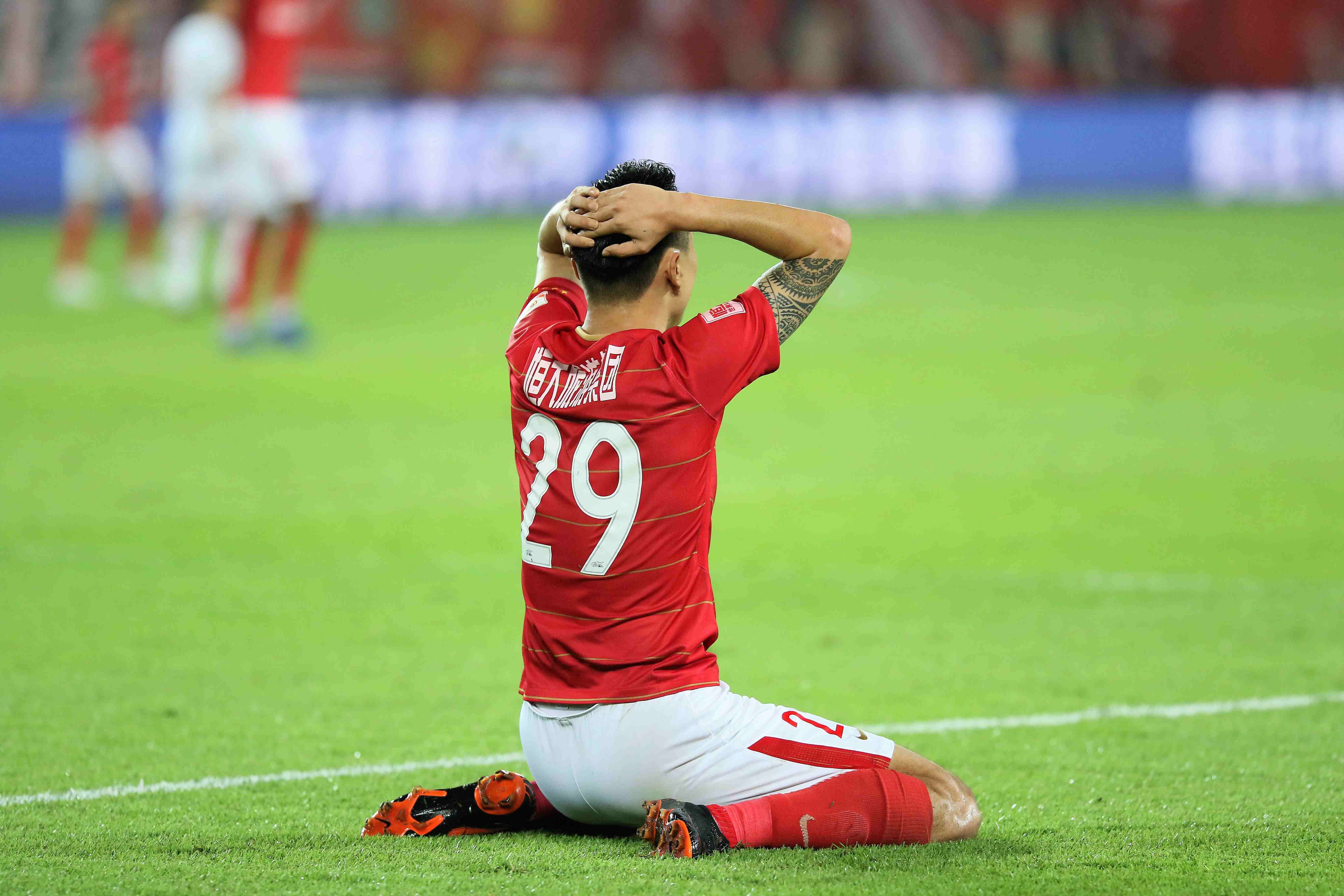 上港客场大捷，战无不胜，霸气登顶