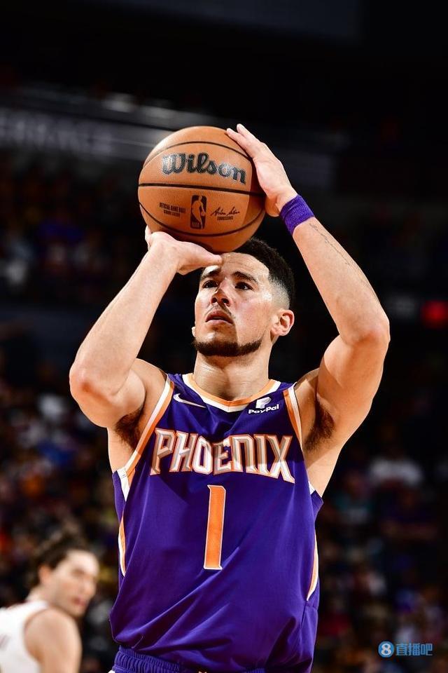 江苏队险胜76人，布克点燃赛场