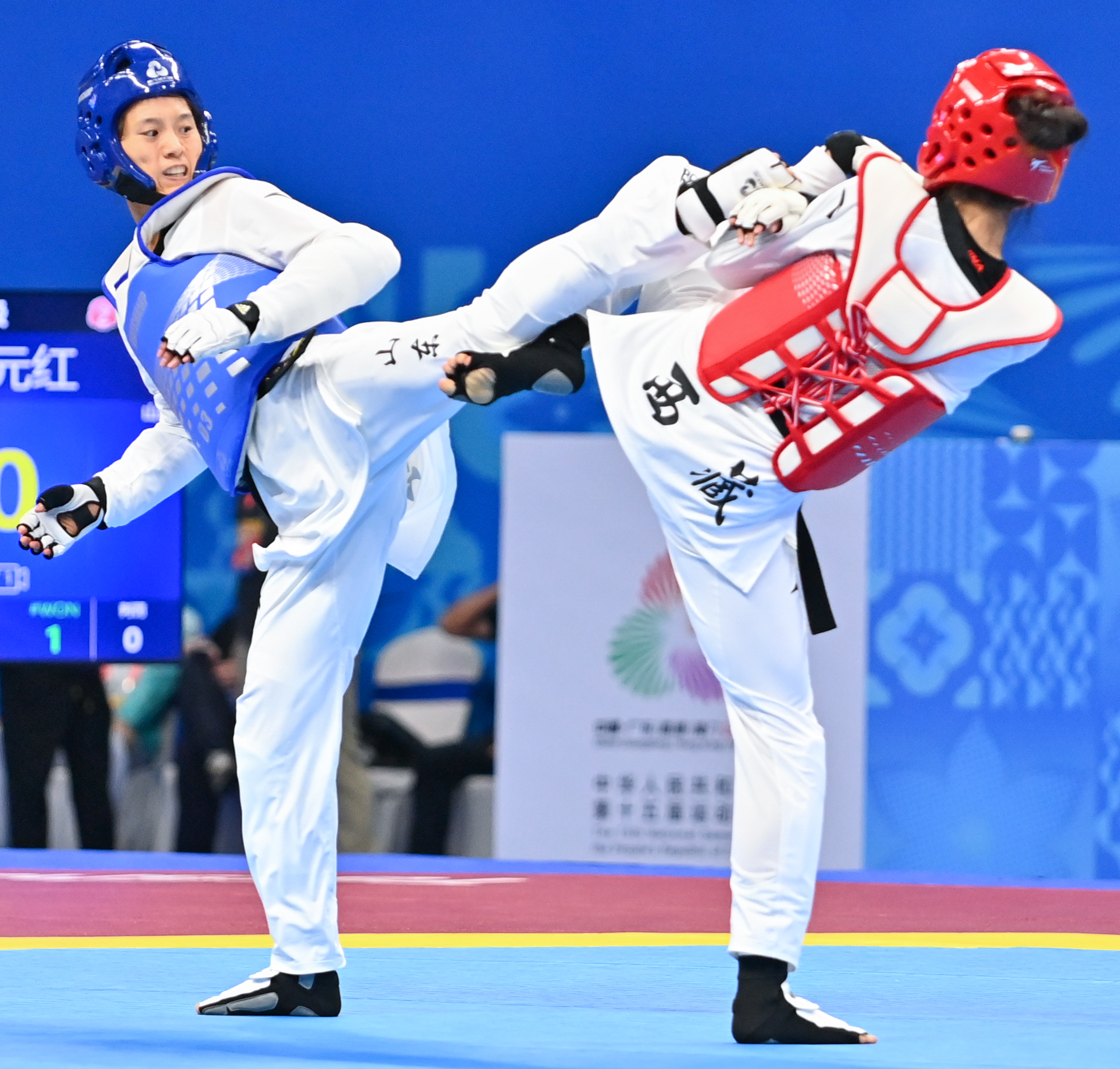 跆拳道女子决赛，韩国选手稳操胜券
