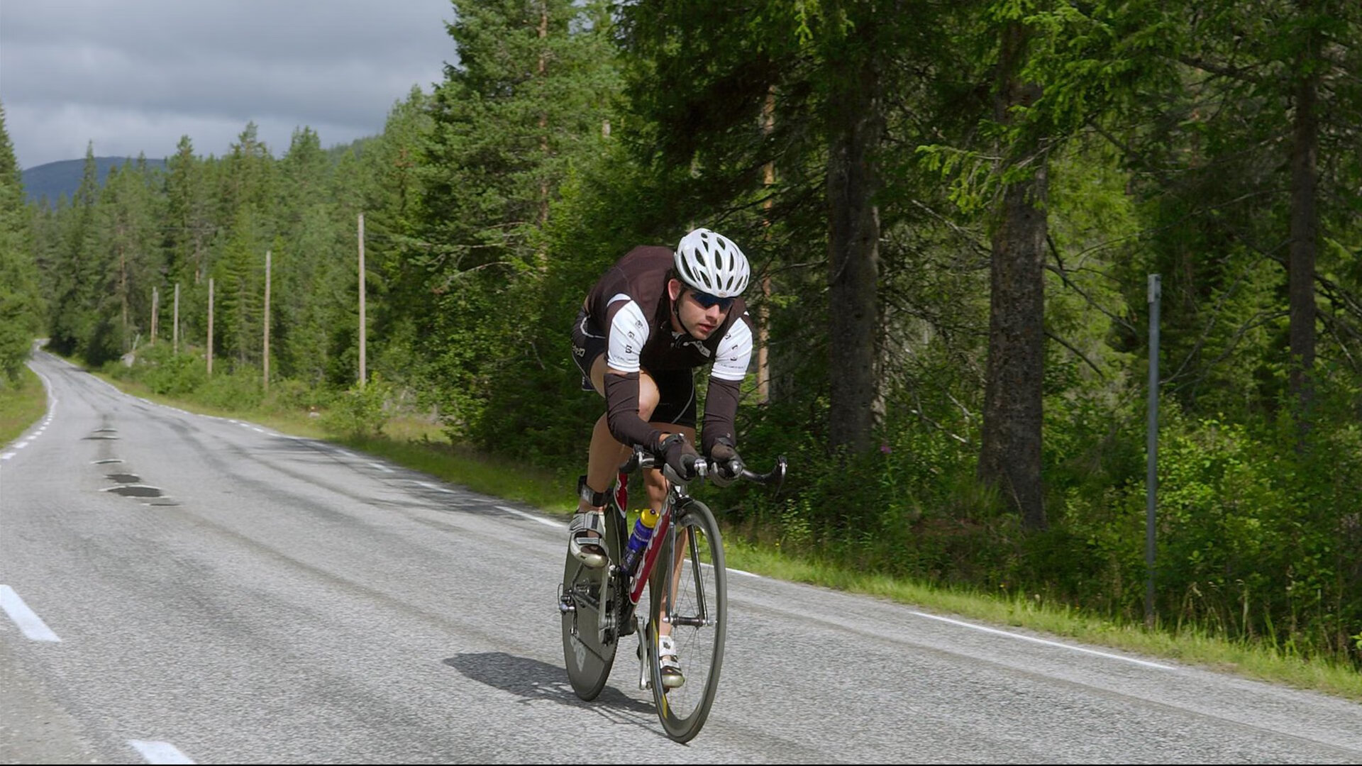 巴萨式防守锁死厄瓜多尔，奥斯梅恩主宰比赛走向，一场战术与天赋的完美对话