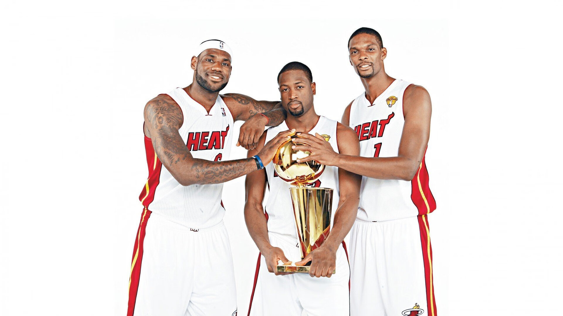 猛龙鏖战篮网，詹姆斯状态火热，一场定义赛季的对决